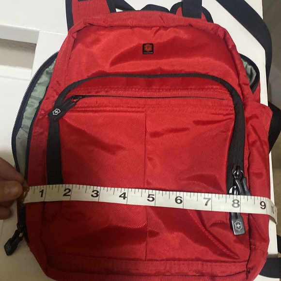 Red Victorinox makers of the original Swiss Army knife - Picture 2 of 9